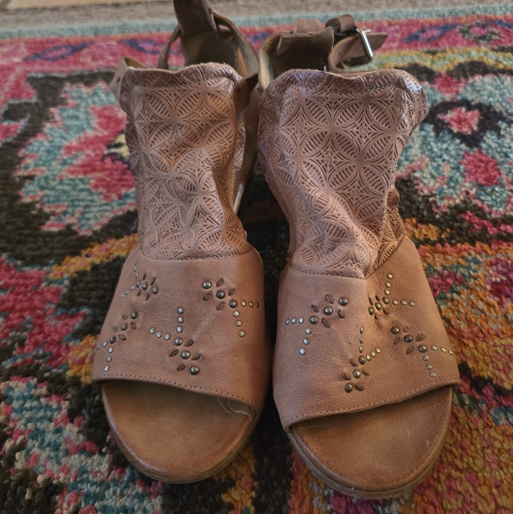 MizMooz Leather Sandals